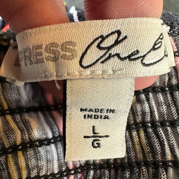 Women's Express One Eleven Bandeau Smocked Sleeveless Crop Top- Black Multi-Size - Picture 5 of 5